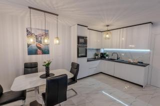 Modern Cityscape 2-Bedroom Terrace apartment - 7