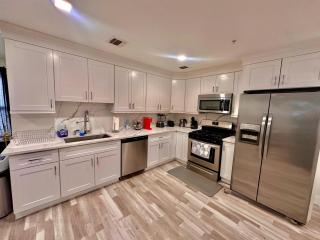 The Trendy Suite - Upgraded 2BR with Luxe Amenities - Paterson - 1