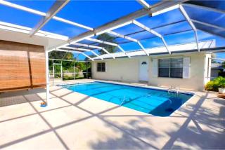 Remodeled Palm Haven Escape, Movie Room, Backyard - 1