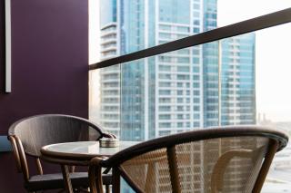SettlerHomes - Elegant JLT Lakefront Near Metro - 1