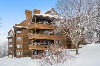 Highridge B20 Spectacular Top Floor Two Bedroom with Loft Condo with Scenic Views and Sports Center - Killington - 1
