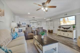 Lagoon Landing 202- Beautifully decorated condo with balcony & pool steps to beach & lagoon - Gulf Shores - 5