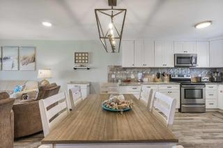 Lagoon Landing 202- Beautifully decorated condo with balcony & pool steps to beach & lagoon - Gulf Shores - 3
