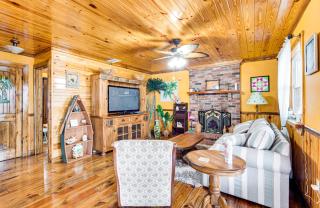 Deck and Hot Tub Lakeside Retreat in Inverness! - Inverness - 8