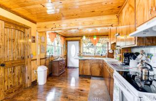 Deck and Hot Tub Lakeside Retreat in Inverness! - Inverness - 2