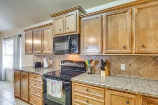 7 Mi to Dtwn Family Home with Patio in Lubbock - Lubbock - 2