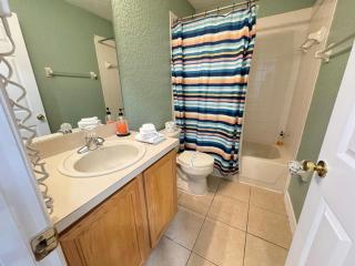 1307 Comfortable 3-Bedroom Townhome at Regal Palms - 8