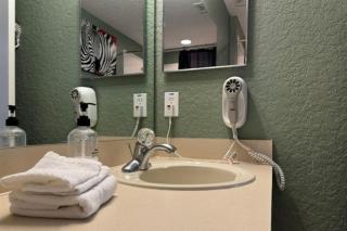 1307 Comfortable 3-Bedroom Townhome at Regal Palms - 6