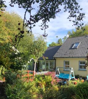 Streamside cottage - - 0