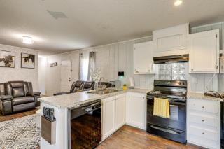 3 Mi to Cherry Grove Beach Dog-Friendly Home - Little River - 4