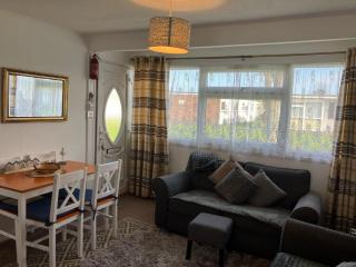 Lovely Chalet Nearby Hemsby Beach In Norfolk Ref 83070S - 9