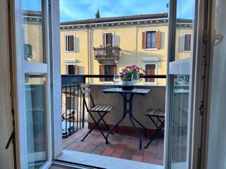 The East Village House - Verona - 5