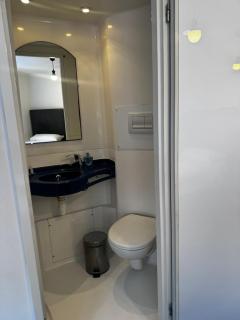 Farringdon Studio Flat - London - 7