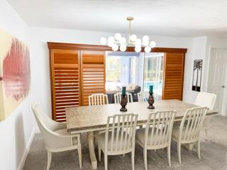 LE BLEU Charming Poolside Retreat - Bonita Springs - 5