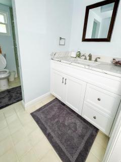 LE BLEU Charming Poolside Retreat - Bonita Springs - 2