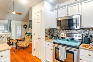 2 Mi to Shelby Farms Charming Family Home with Yard - Memphis - 4