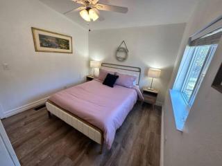 Enchanting Getaway Farmhouse And Tiny House Duo - Jacksonville - 4
