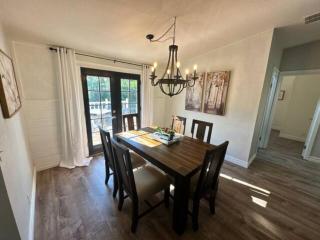 Enchanting Getaway Farmhouse And Tiny House Duo - Jacksonville - 2