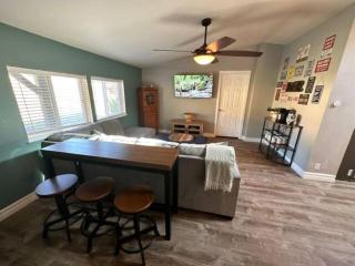 Enchanting Getaway Farmhouse And Tiny House Duo - Jacksonville - 1