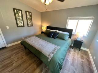 Enchanting Getaway Farmhouse And Tiny House Duo - Jacksonville - 4