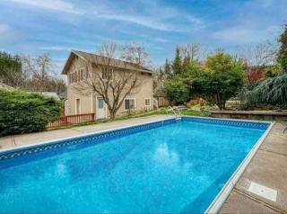 Medford Home And 2 Condos With Pool - Medford - 4