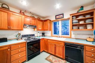 Snowline Cabin 51 - Executive style vacation home that sleeps 8 - Deming - 3