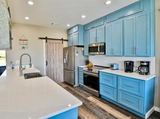 Beachside Coastal Retreat - Pet Friendly with Free Activities - Gulf Shores - 7