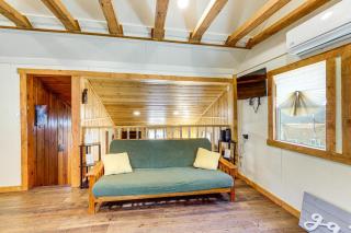 Tiny Home with Deck and Mtn Views in Lake Arrowhead! - Lake Arrowhead - 5