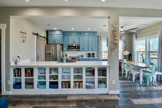 Beachside Coastal Retreat - Pet Friendly with Free Activities - Gulf Shores - 4