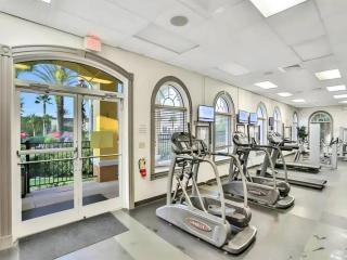 1307 Cozy Studio Retreat at Regal Palms Resort - 4