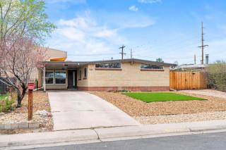 6Bed, 2Bath, 2 Kitchens, Home Office, Pet-Friendly - 9