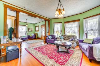 Chestnut Hill Vintage Farmhouse with Deck and Yard - Atlantic - 9