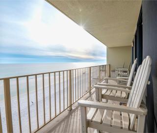 Beachfront Corner Condo with Pool Access & FREE ACTIVITIES - Gulf Shores - 8