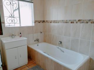 Large Family Home-Neighboring Northcliff and Greymont - Joanesburgo - 8