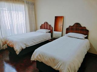 Large Family Home-Neighboring Northcliff and Greymont - Joanesburgo - 7