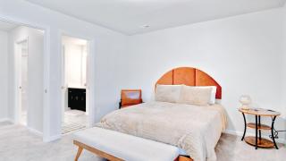 Spacious Modern Retreat Near Downtown EV - 4