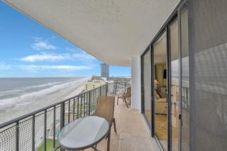 Beachfront 3 Bed, 3 Bath Condo, Balcony & Pool - Daytona Beach Shores - 0
