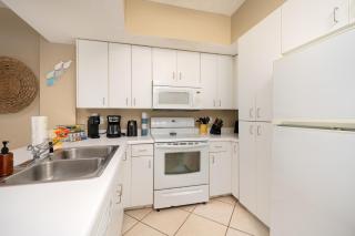Cozy Beachfront Condo - Sauna Pools & Views - Orange Beach - 6