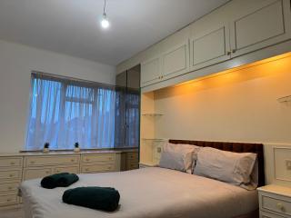 SM6 Central Serviced Accommodation - Wallington - 7