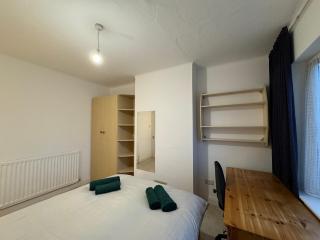 SM6 Central Serviced Accommodation - Wallington - 5