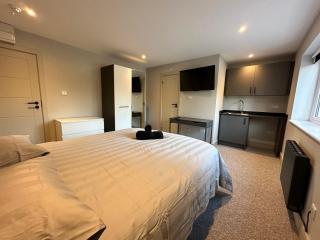 Abbey Rooms - Waltham Abbey - 4