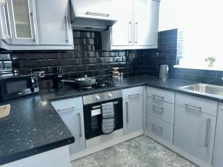 Central City Home-3 Bed Rooms- Parking-Netflix - 5