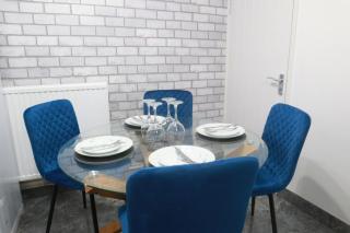 Central City Home-3 Bed Rooms- Parking-Netflix - 2