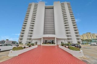 Beachfront 3 Bed, 3 Bath Condo, Balcony & Pool - Daytona Beach Shores - 7