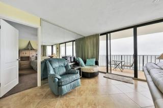 Beachfront 3 Bed, 3 Bath Condo, Balcony & Pool - Daytona Beach Shores - 5