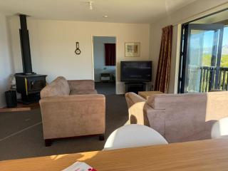 Charteris Bay Holiday House - Diamond Harbour - 3