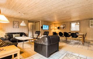 Amazing Home In Ringkøbing With Kitchen - Søndervig - 9