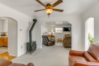 2 Mi to Snake River Quaint Farmhouse with Patio! - Rigby - 6