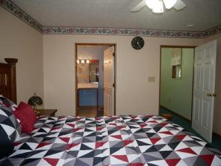 PineRidge Country Retreat with In ground Pool and Hot Tub - - 1