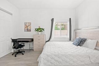 Relaxing Private Getaway with Bright Interiors - West Covina - 0